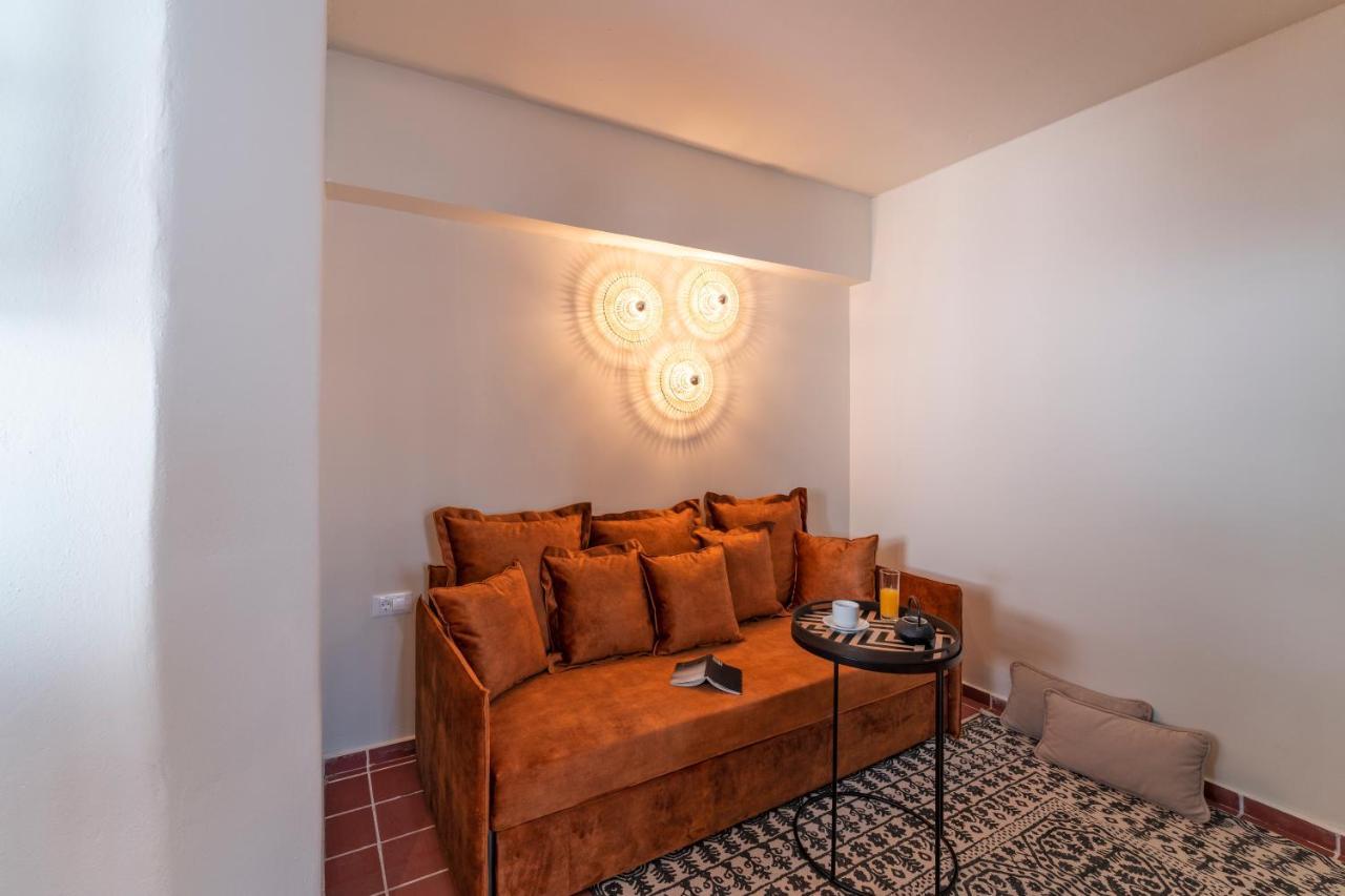Maris Lindos Suites & Apartments ภายนอก รูปภาพ