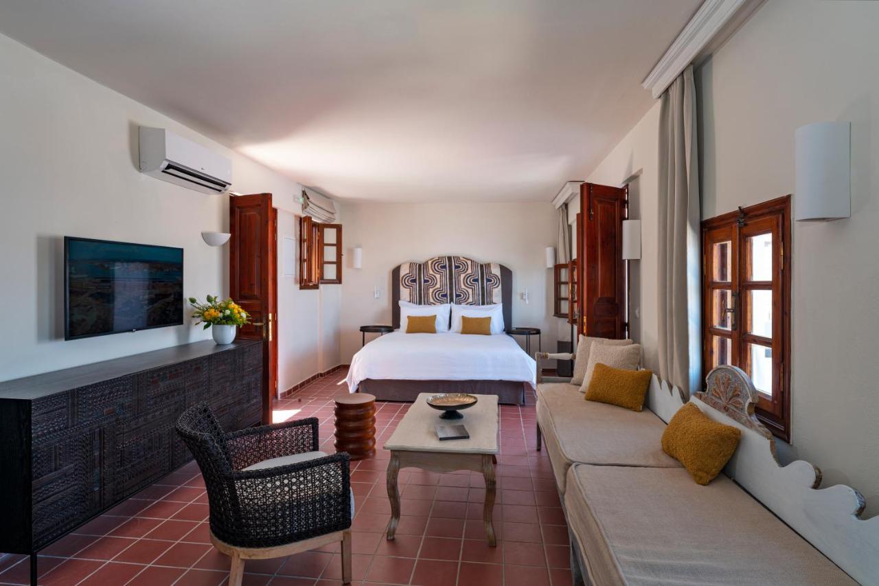 Maris Lindos Suites & Apartments ภายนอก รูปภาพ