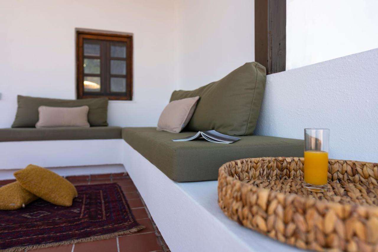 Maris Lindos Suites & Apartments ภายนอก รูปภาพ